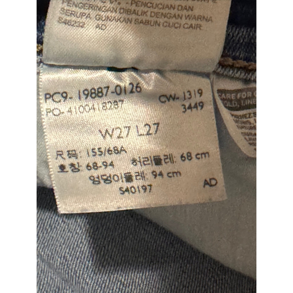 Levi’s Women’s Boyfriend Cropped Medium Wash Distressed Jeans Size 27x27 - Picture 7 of 7